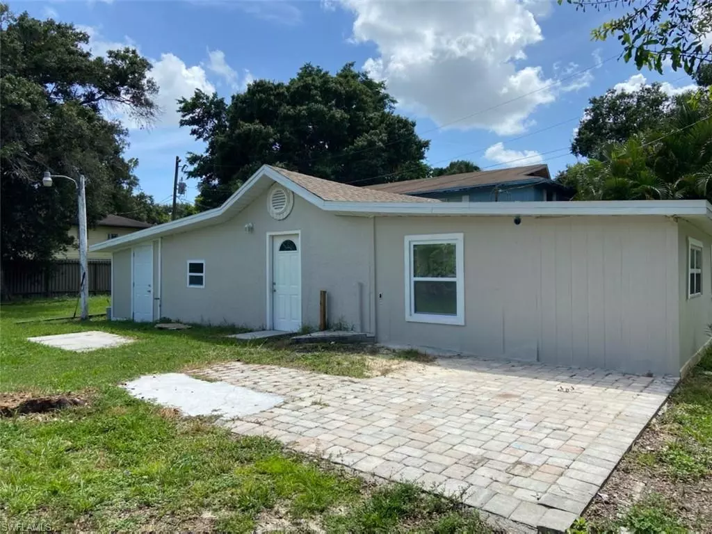 North Fort Myers, FL 33903,449 Ellis ST