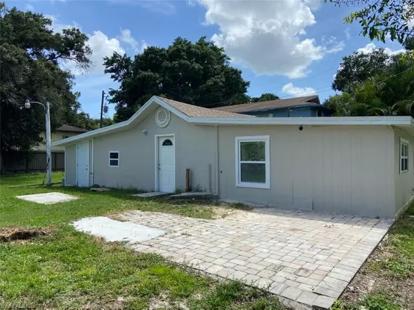 449 Ellis ST, North Fort Myers, FL 33903