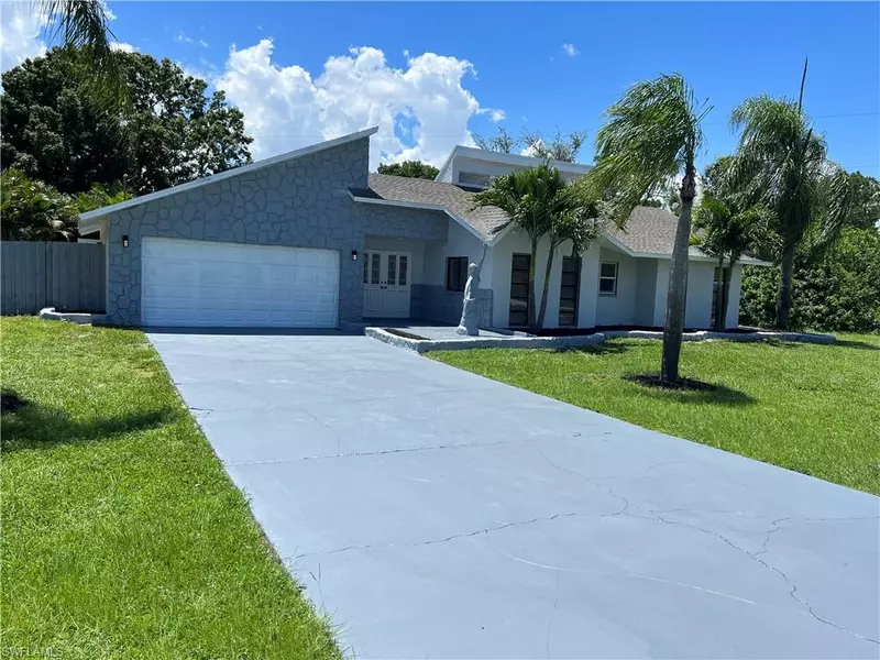 18520 Spruce DR W, Fort Myers, FL 33967