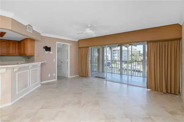 Marco Island, FL 34145,900 Collier CT #204