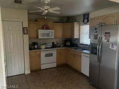 North Fort Myers, FL 33903,948 Jasmine ST