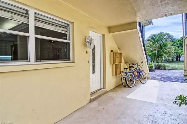 Naples, FL 34103,1201 Solana RD #6