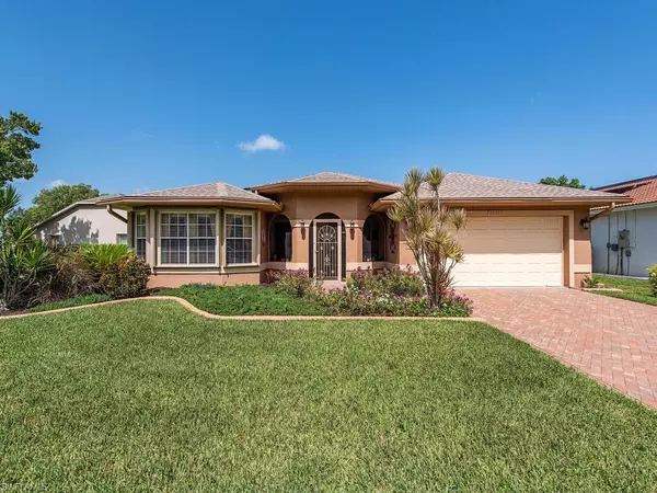 2039 Piccadilly Circus, Naples, FL 34112