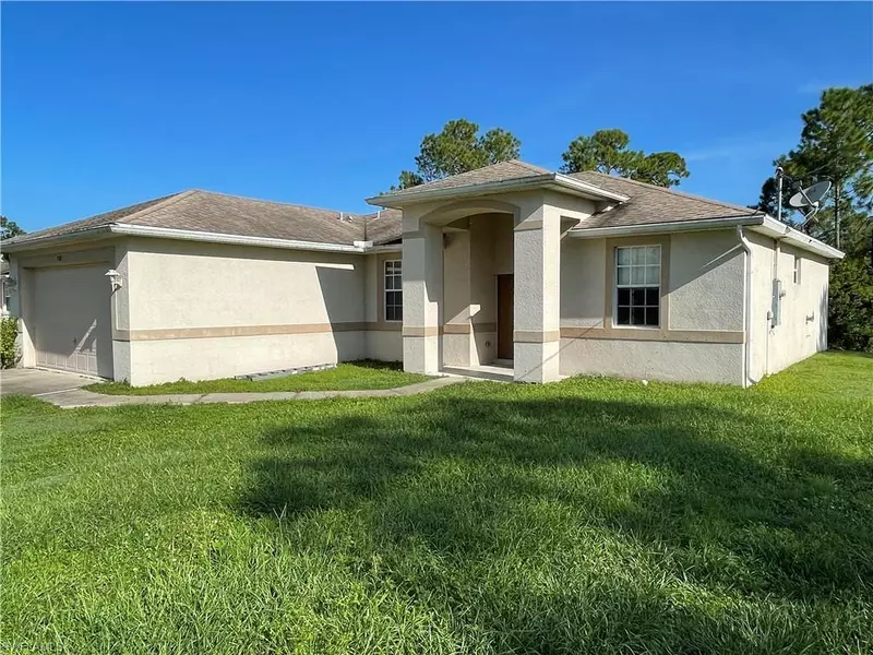 768 Longbow LN, Lehigh Acres, FL 33972