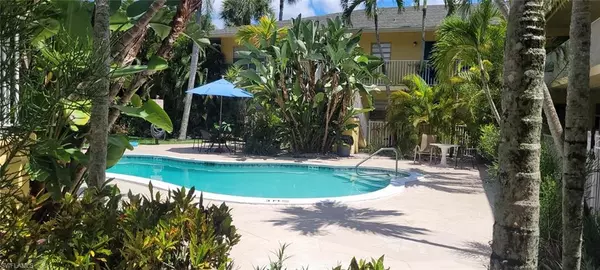 Naples, FL 34112,4290 Gulfstream DR #10