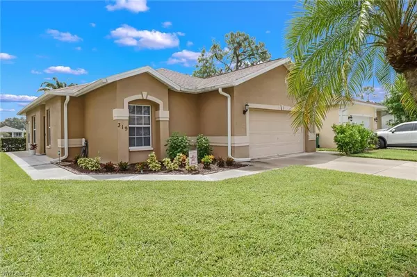 319 Stanhope CIR, Naples, FL 34104