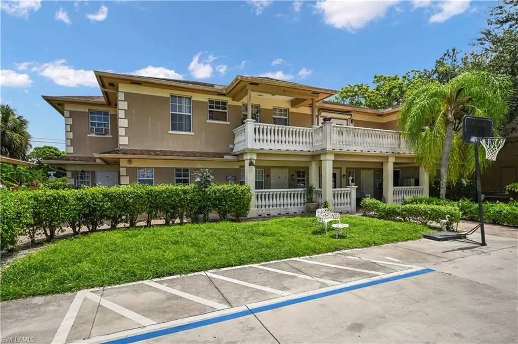Naples, FL 34113,11381 Tamiami TRL E