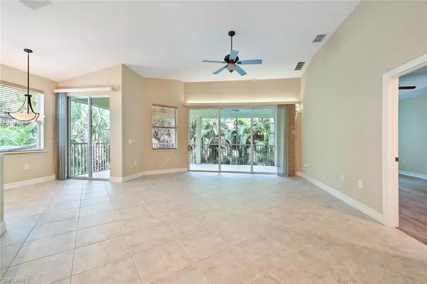 Naples, FL 34119,1996 Tarpon Bay DR N #201