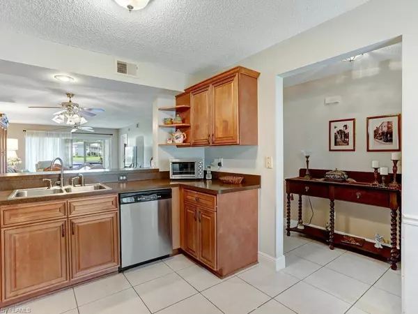 Naples, FL 34104,875 New Waterford DR #T-102