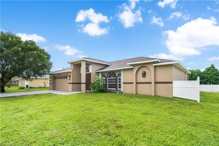 208 Mossrosse ST, Fort Myers, FL 33913