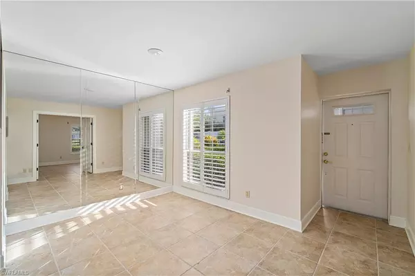 Naples, FL 34108,881 Gulf Pavilion DR #101