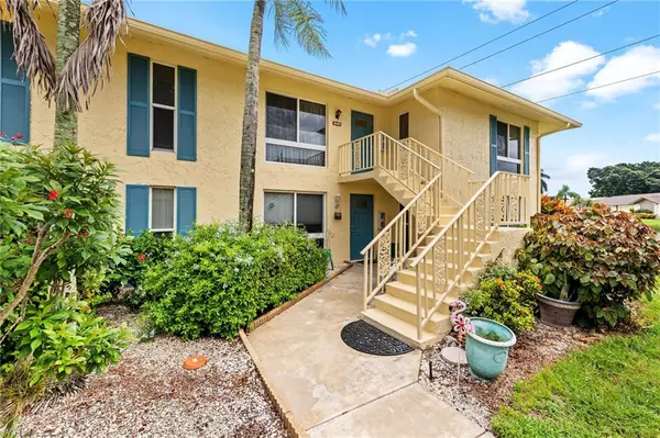 355 Palm DR #732, Naples, FL 34112