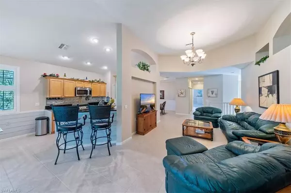 Naples, FL 34109,7131 Blue Juniper CT #202