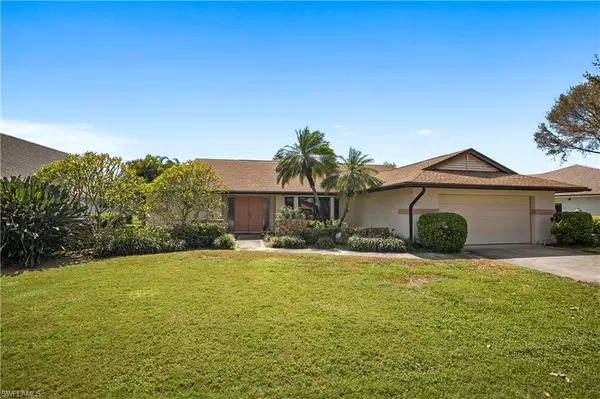 2352 Pinewoods CIR, Naples, FL 34105