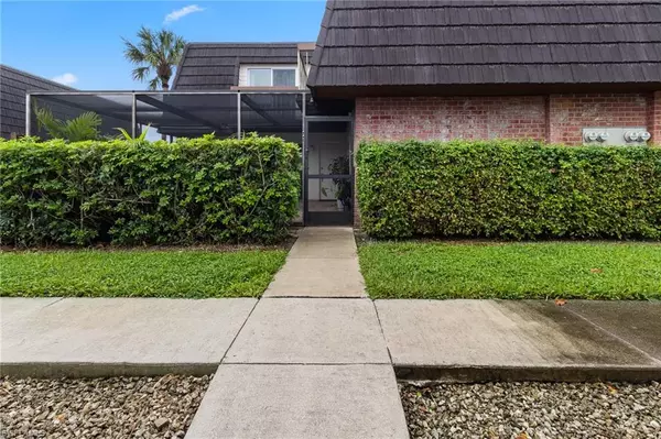 Naples, FL 34112,228 Marseille DR S #10-B