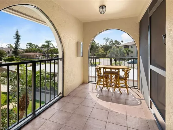 Naples, FL 34104,226 Fox Glen DR #4-226