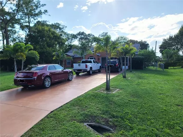 Lehigh Acres, FL 33936,113 Robert AVE