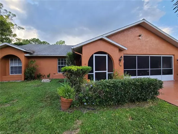 Lehigh Acres, FL 33936,113 Robert AVE