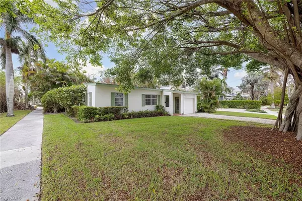 692 West Lake DR, Naples, FL 34102