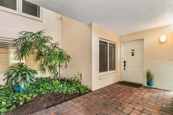 Naples, FL 34103,255 Park Shore DR #3-311