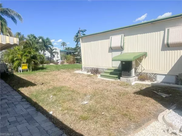 Fort Myers Beach, FL 33931,11310 Azalea LN