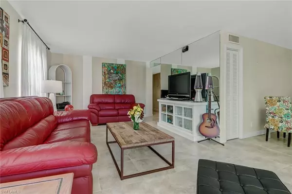 Naples, FL 34102,900 8th AVE S #201