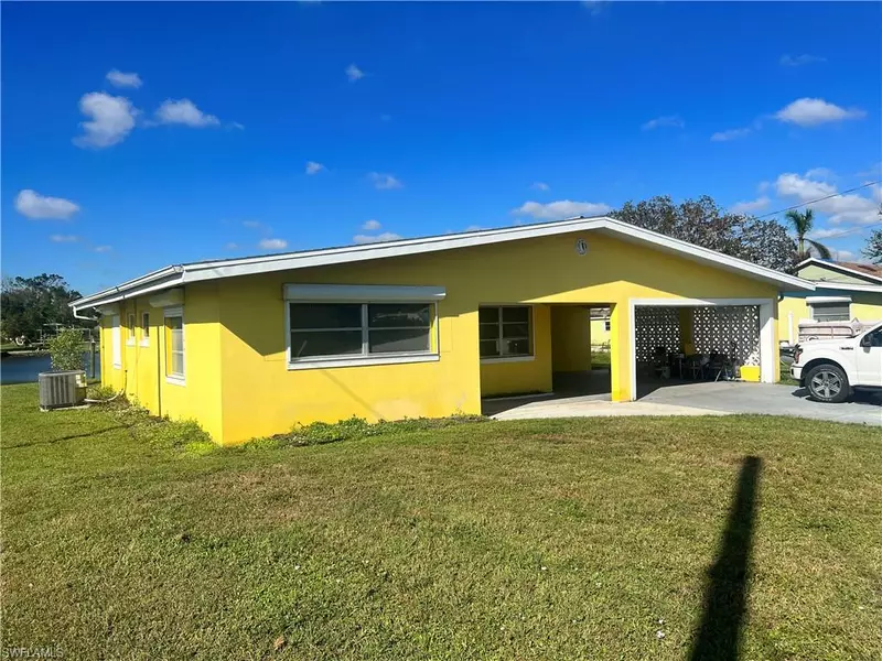 1317 Thompson ST, North Fort Myers, FL 33903