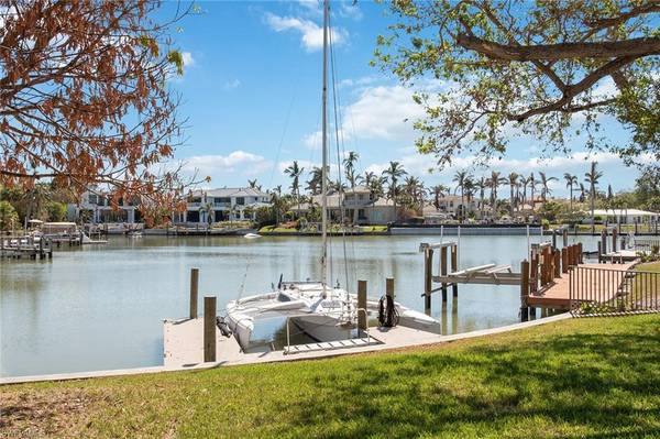 450 Bow Line BND, Naples, FL 34103