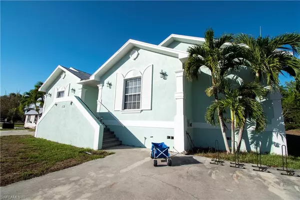 Chokoloskee, FL 34138,1227 Mangrove LN