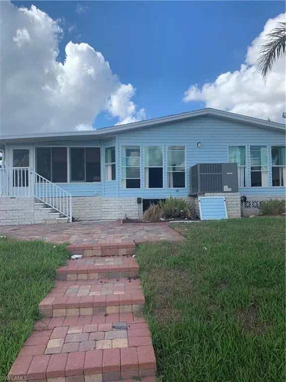 Fort Myers Beach, FL 33931,17561 Primrose CT