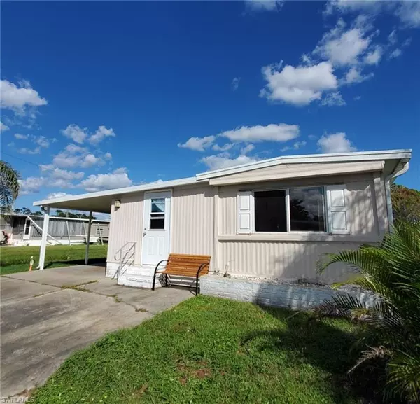 North Fort Myers, FL 33917,937 Lazy LN