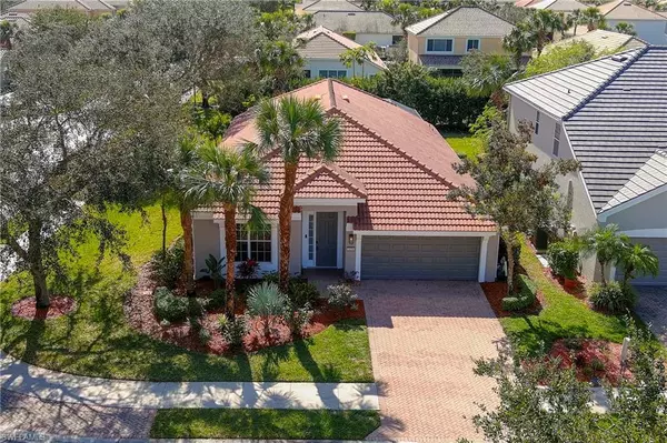 2038 Fairmont LN, Naples, FL 34120