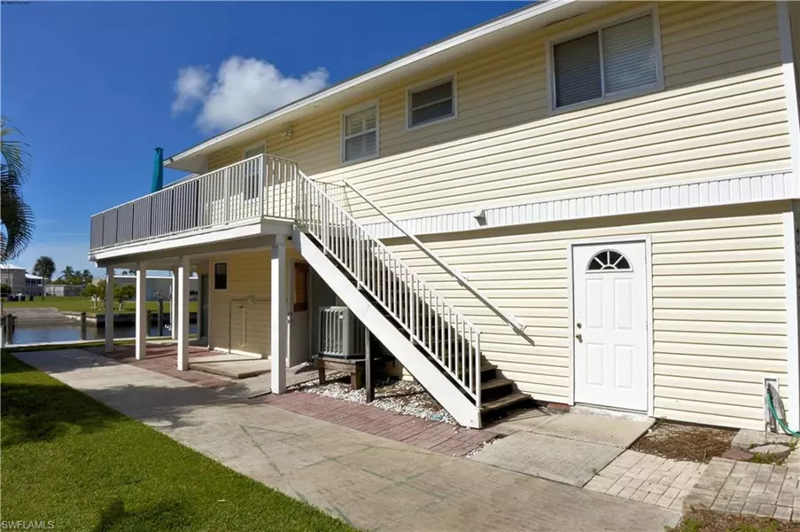 4 Pepita ST, Fort Myers Beach, FL 33931