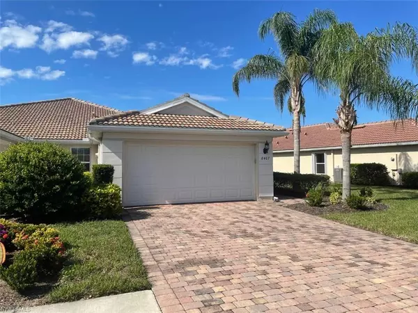 8467 Karina CT, Naples, FL 34114