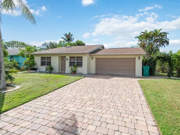 1039 Cardinal ST, Naples, FL 34104