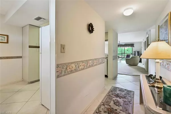 7320 Coventry CT #720, Naples, FL 34104