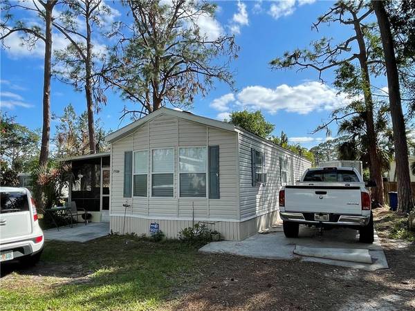 7709 Ebson DR, North Fort Myers, FL 33917