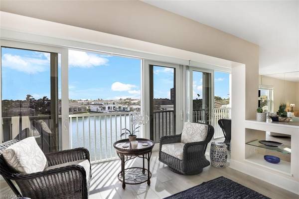 300 Park Shore DR #4E, Naples, FL 34103