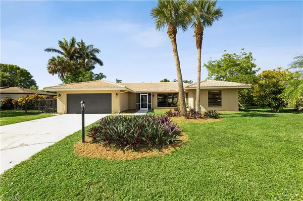 71 Burning Tree DR, Naples, FL 34105