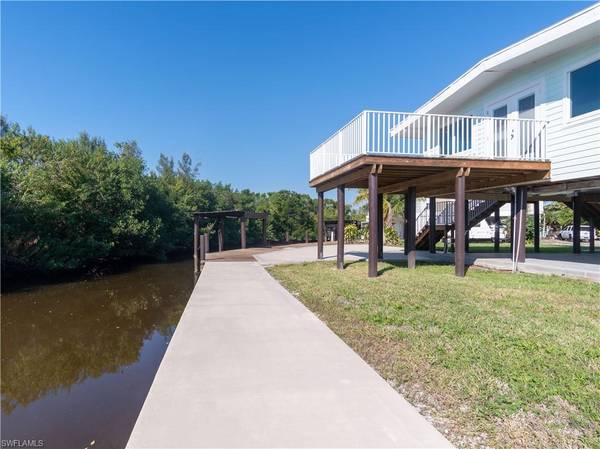 430 Riverside DR, Everglades City, FL 34139