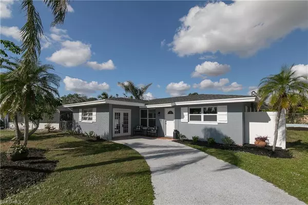 1952 Key CT, North Fort Myers, FL 33903