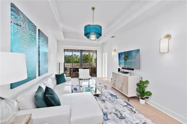 Naples, FL 34102,555 5th AVE S #201 PH4