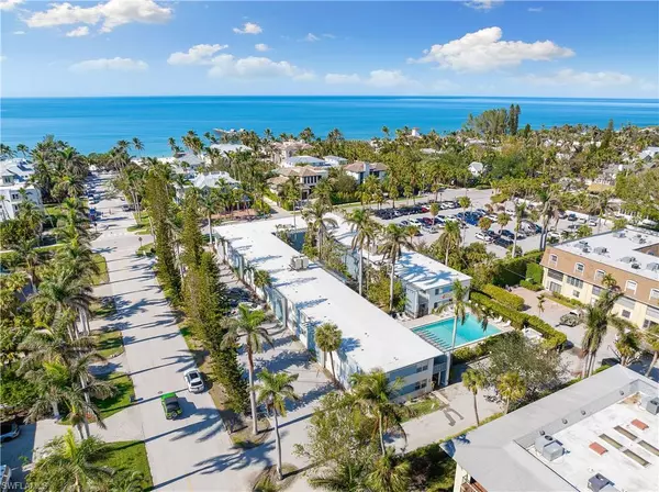 Naples, FL 34102,1295 Gulf Shore BLVD S #218