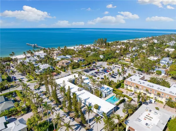 Naples, FL 34102,1295 Gulf Shore BLVD S #218