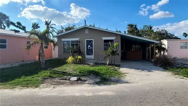 215 Fairweather LN, Fort Myers Beach, FL 33931