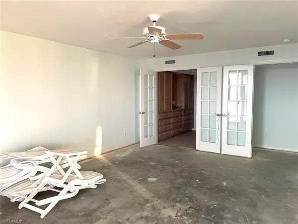 Sanibel, FL 33957,2959 W Gulf DR #303