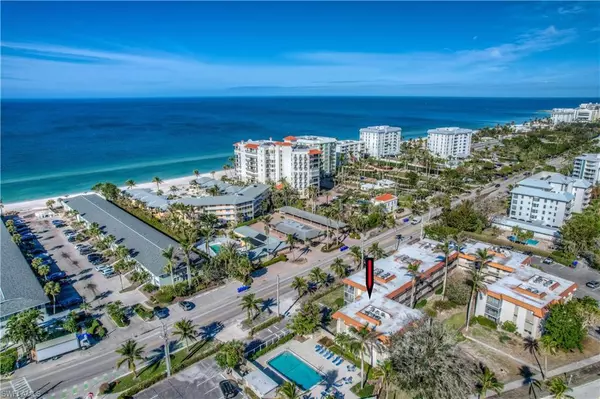 Naples, FL 34102,1100 Gulf Shore BLVD N #302