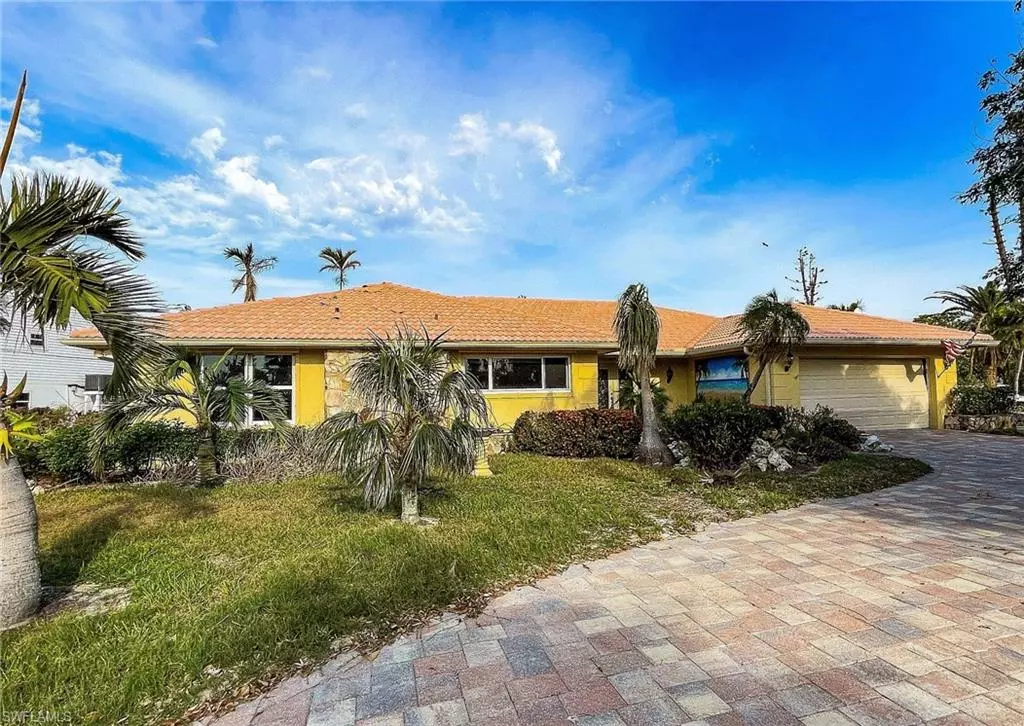 Sanibel, FL 33957,1027 Kings Crown DR