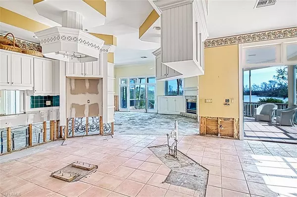 Sanibel, FL 33957,1036 Whisperwood WAY