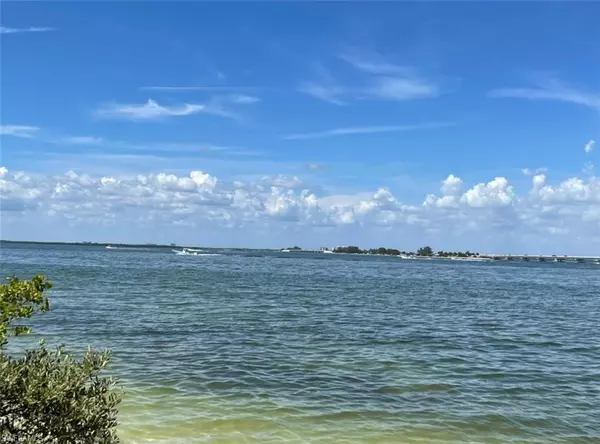 Sanibel, FL 33957,1028 Bayview DR